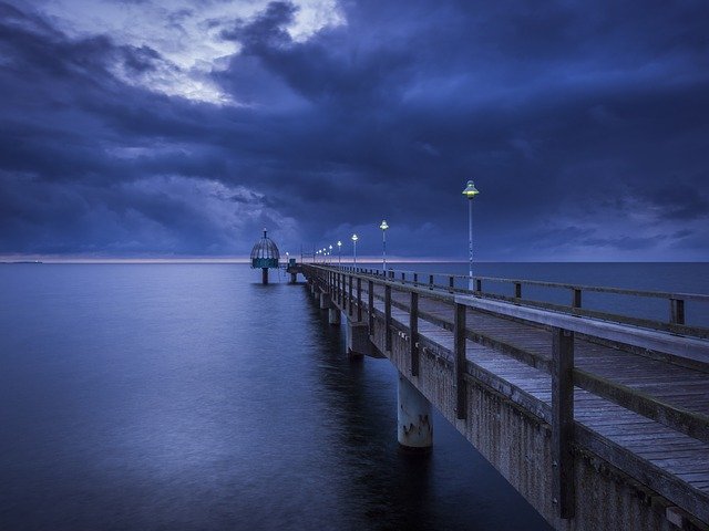 Seebrücke in Zingst mit Tauchgondel