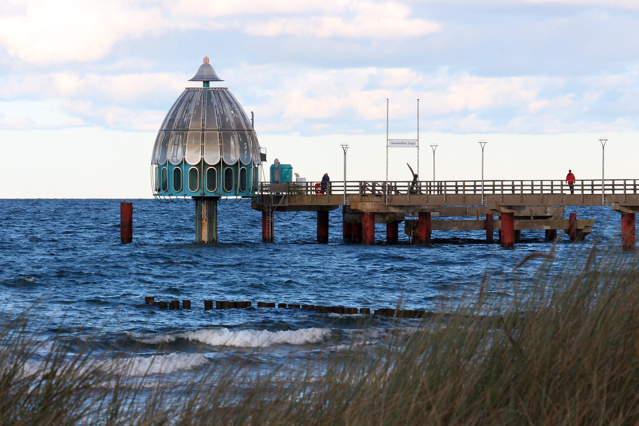 Seebrücke und Tauchglocke in Zingst