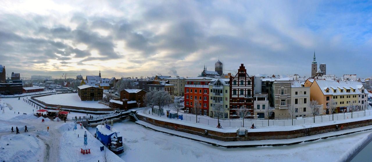 Schnee im Hafen von Stralsund