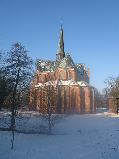 Blick winterlichen Dom in Bad Doberan
